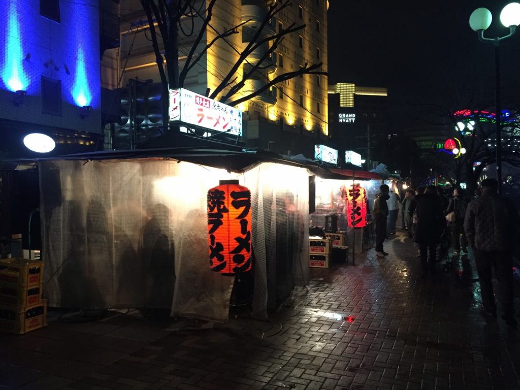 福岡天神屋台のラーメン